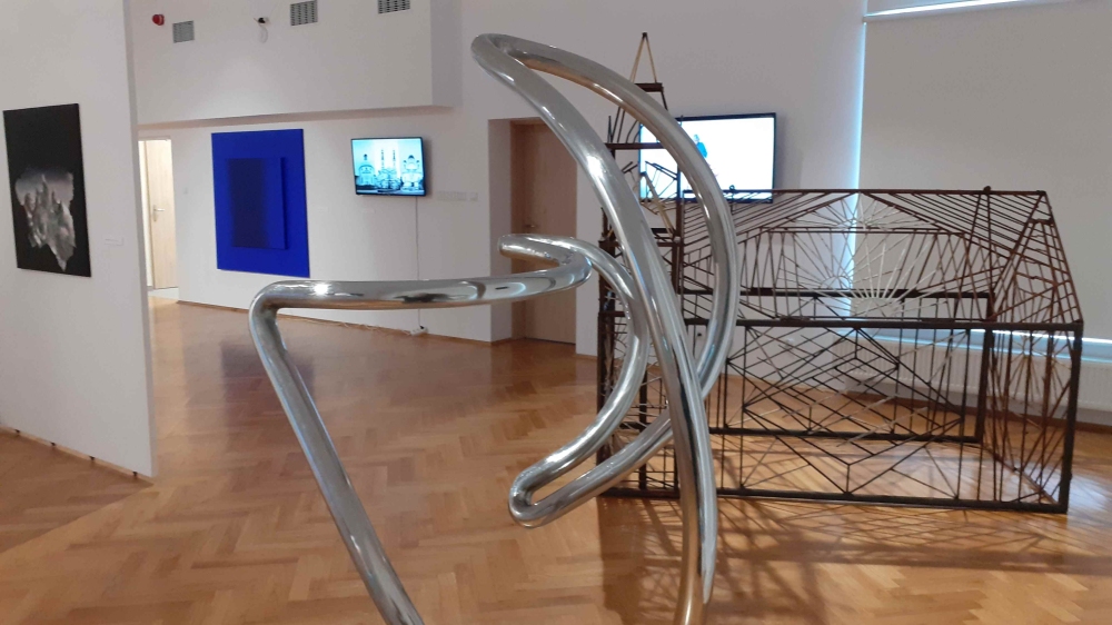 Intermedialna przestrzeń wystawy: