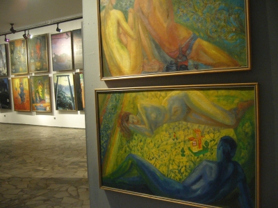 Na pierwszym planie Oramus ( obrazy z cyklu Na dywanie. lata 90.)