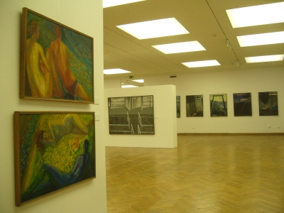 Pierwszy plan po lewej obrazy Oramusa, w głębi prace Sobolewskiego (lata 90.)