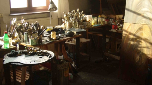 Malarskie utensylia, mikstury i media, zapachy i barwy....